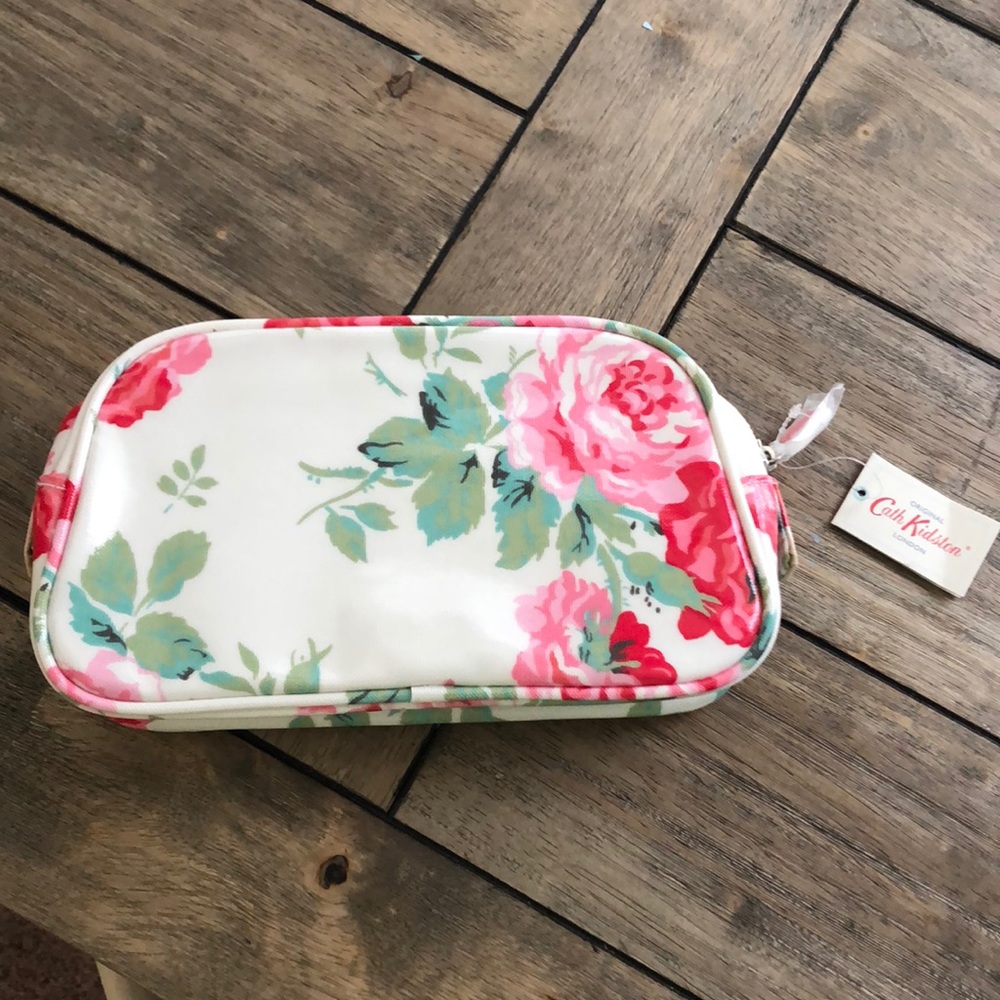 NWT Floral Cosmetic Bag